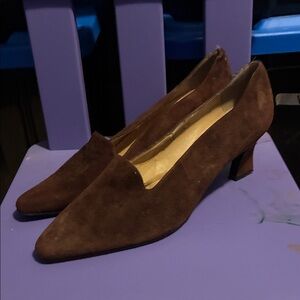 Classic Brown Suede Pointed Mid-Heel Pumps
